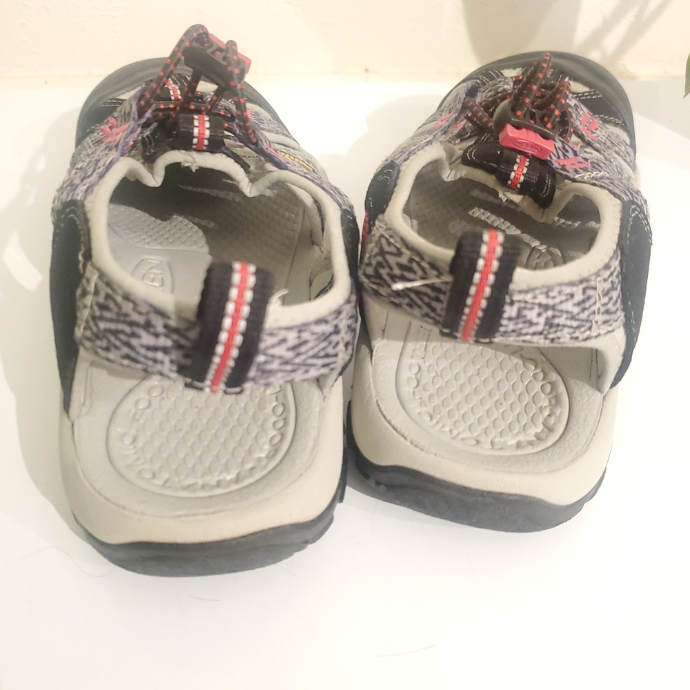 KEEN Women's Gray and Pink Sandals - Picture 2 of 7